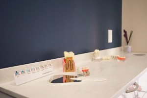 Patient education area featuring dental models and oral health demonstration tools